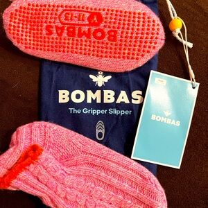 Bombas youth 11-13 seize pink cable knit slippers